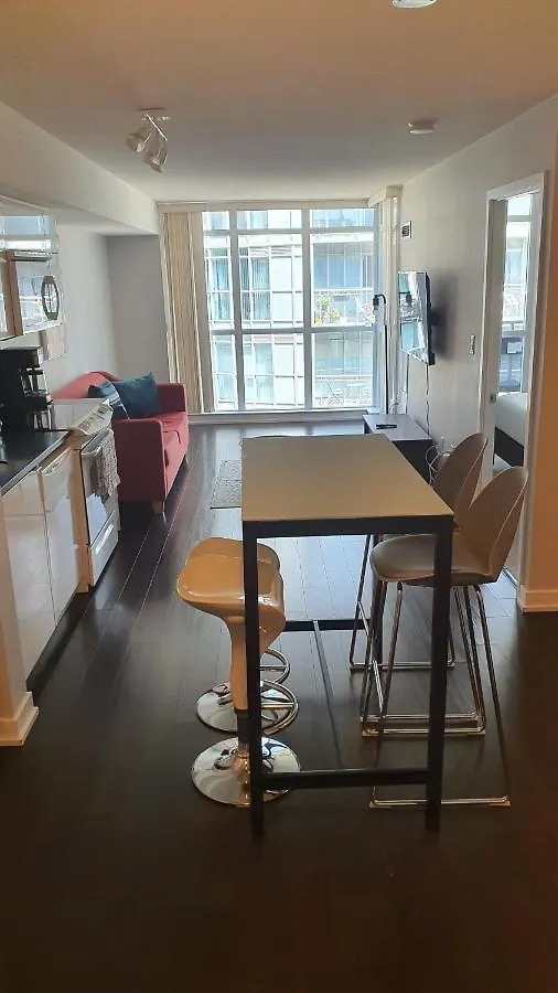 Downtown 2Bed Free Parking Apartment Toronto