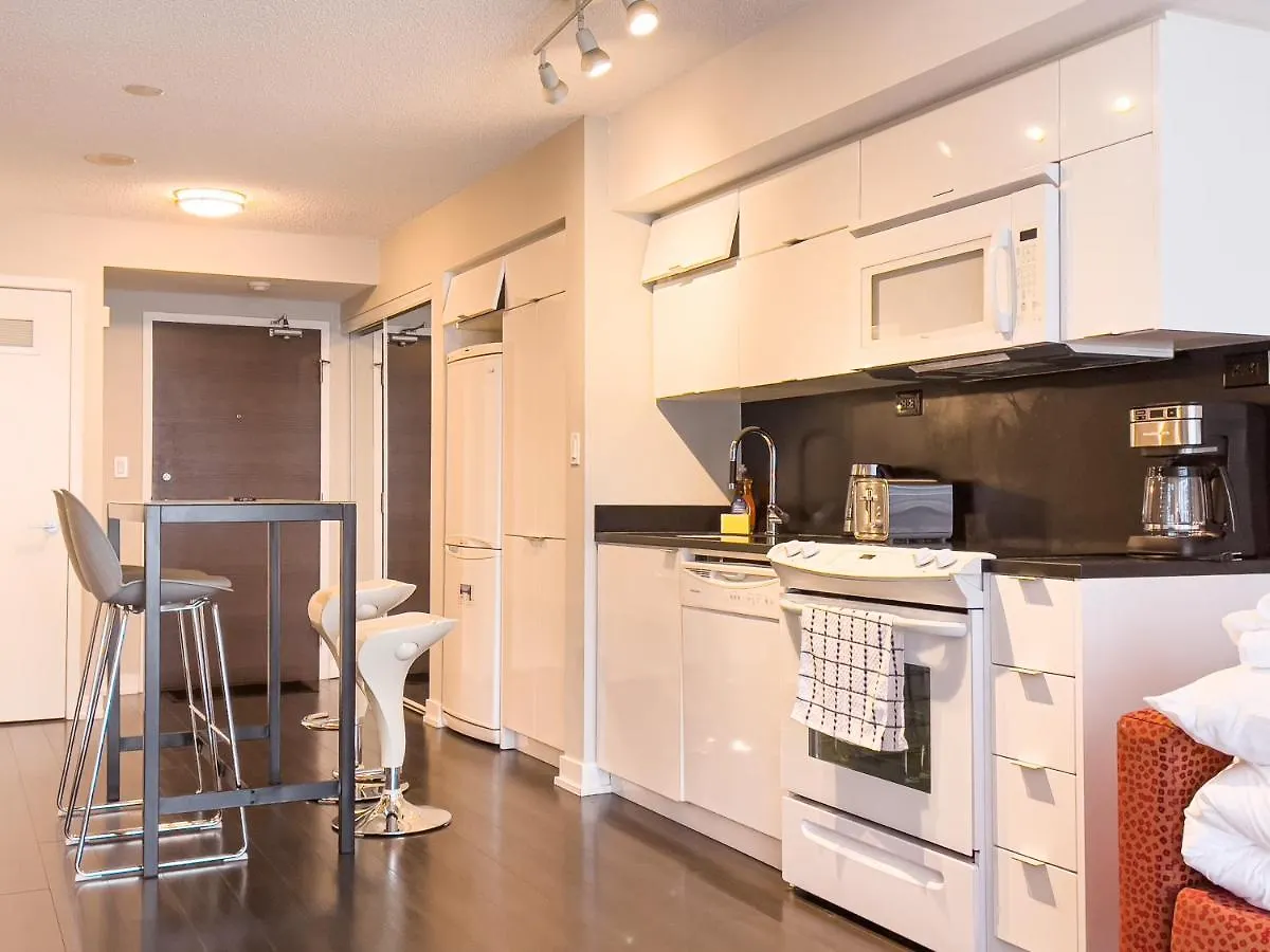 Downtown 2Bed Free Parking Apartment Toronto
