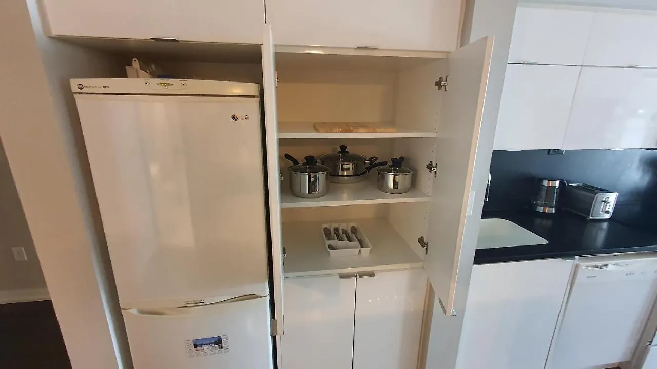 Downtown 2Bed Free Parking Apartment Toronto
